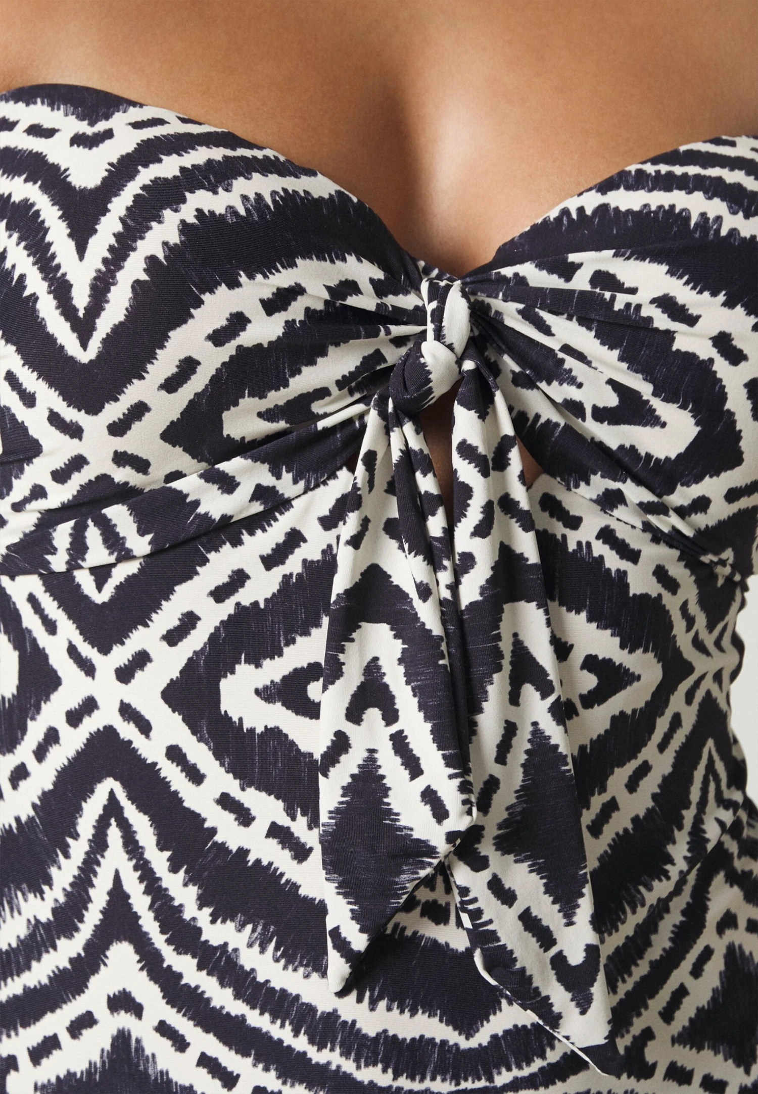 Seafolly Zanzibar Twist Tie Front One Piece - Badpak - Black 8 Seafolly Zanzibar Twist Tie Front One Piece - Badpak - Black - Afbeelding 6