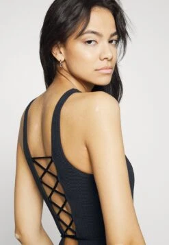 Seafolly Sea Dive High Neck Maillot - Badpak - Black 13 Seafolly Sea Dive High Neck Maillot - Badpak - Black -Fashion Verkoop 99388109c7c241aa90c5b27139824cbf